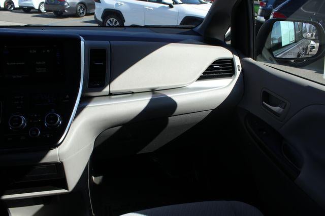 2017 Toyota Sienna LE 8 Passenger