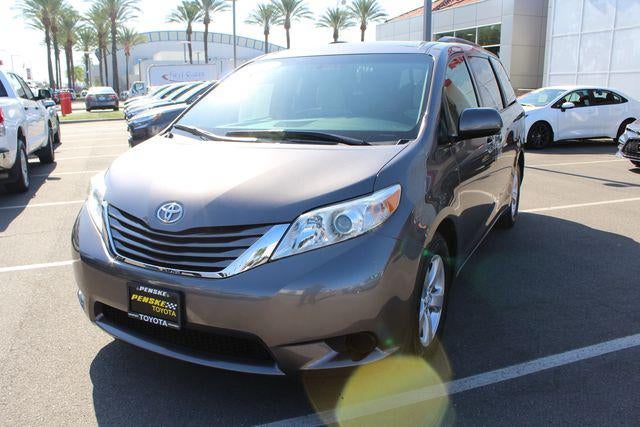 2017 Toyota Sienna LE 8 Passenger