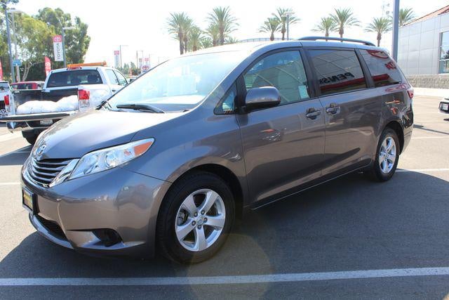 2017 Toyota Sienna LE 8 Passenger