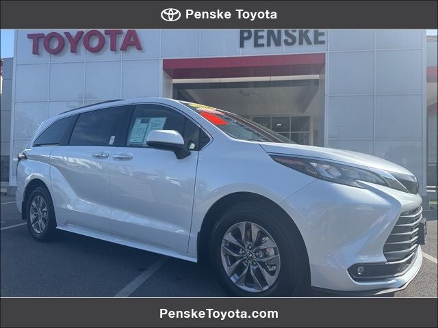 2026 Toyota SIENNA XLE XLE 8 Passenger