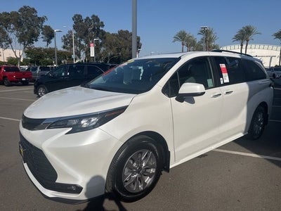 2026 Toyota SIENNA XLE XLE 8 Passenger