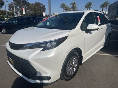 2026 Toyota SIENNA XLE XLE 8 Passenger