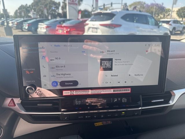 2026 Toyota SIENNA XLE XLE 8 Passenger
