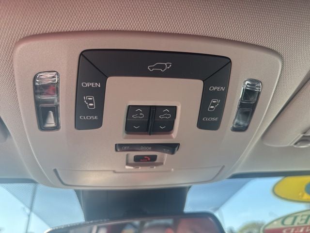 2026 Toyota SIENNA XLE XLE 8 Passenger