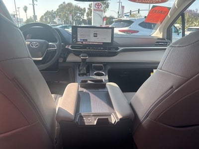 2026 Toyota SIENNA XLE XLE 8 Passenger