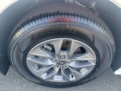 2026 Toyota SIENNA XLE XLE 8 Passenger