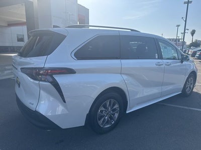 2026 Toyota SIENNA XLE XLE 8 Passenger