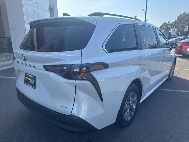 2026 Toyota SIENNA XLE XLE 8 Passenger