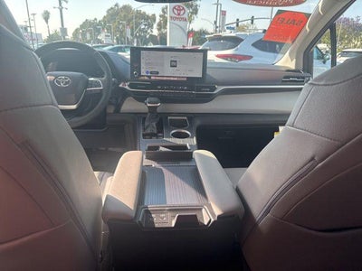 2026 Toyota SIENNA XLE XLE 8 Passenger