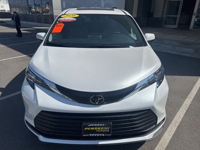 2026 Toyota SIENNA XLE XLE 8 Passenger