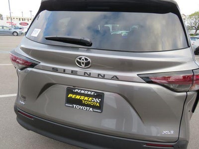 2026 Toyota SIENNA XLE XLE 8 Passenger