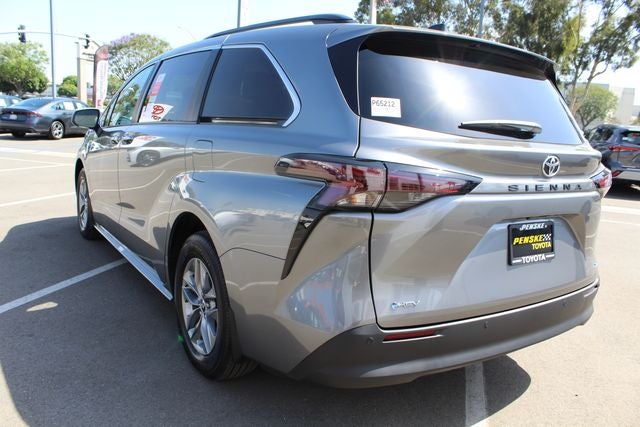2026 Toyota Sienna XLE 8 Passenger
