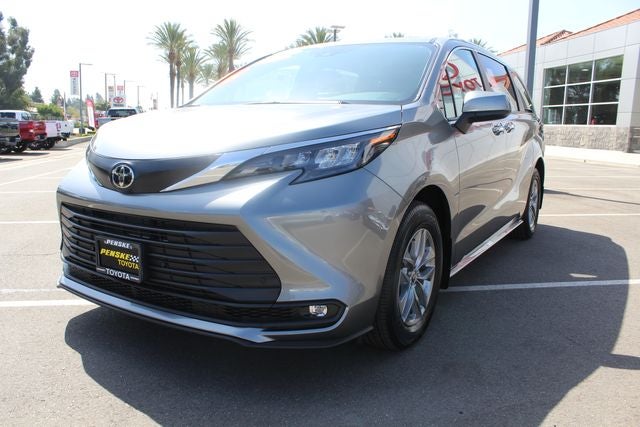 2026 Toyota Sienna XLE 8 Passenger