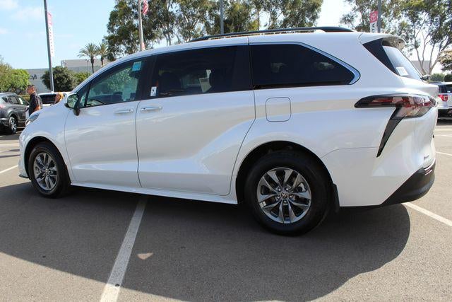 2026 Toyota Sienna XLE 8 Passenger