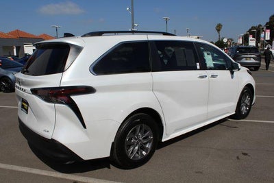 2026 Toyota Sienna XLE 8 Passenger