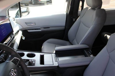 2026 Toyota Sienna XLE 8 Passenger