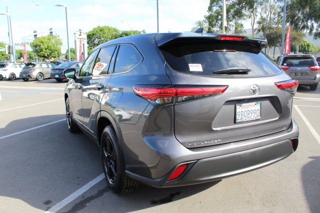 2022 Toyota Highlander LE