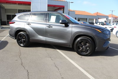 2022 Toyota Highlander LE