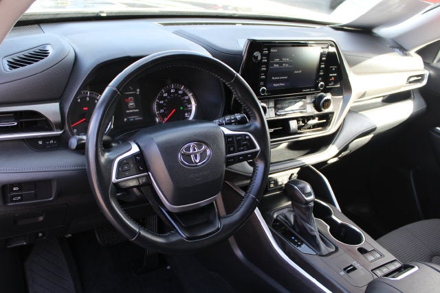 2022 Toyota Highlander LE