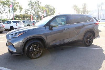 2022 Toyota Highlander LE