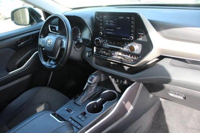 2022 Toyota Highlander LE