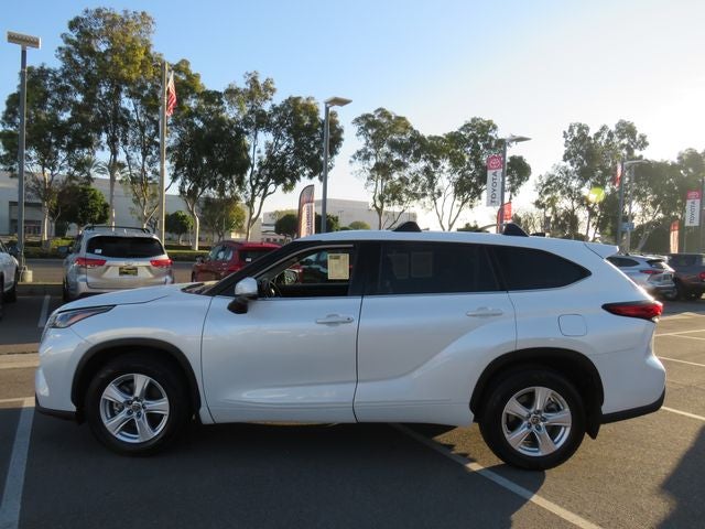 2022 Toyota HIGHLANDER LE