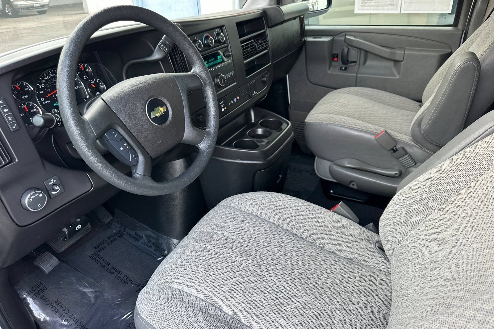2024 Chevrolet Express Passenger 3500 1LT