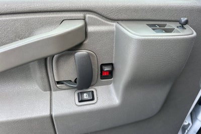 2024 Chevrolet Express Passenger 3500 1LT