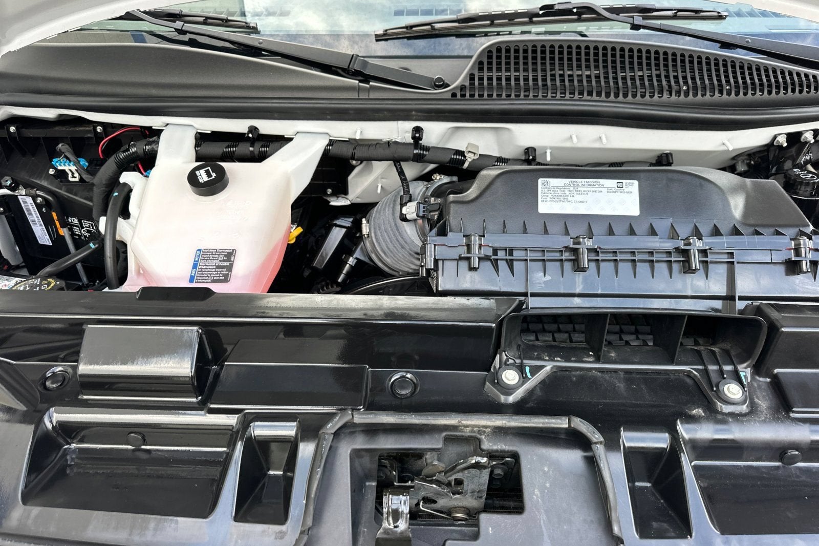 2024 Chevrolet Express Passenger 3500 1LT