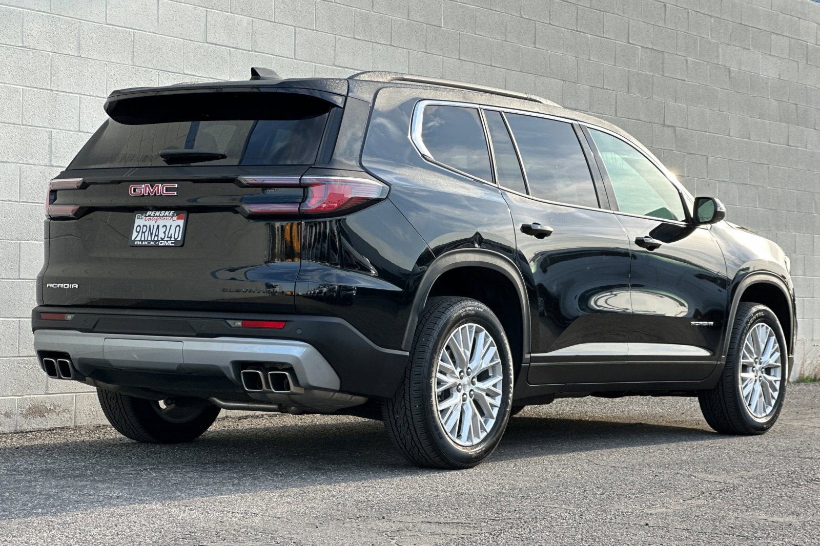 2024 GMC Acadia Elevation