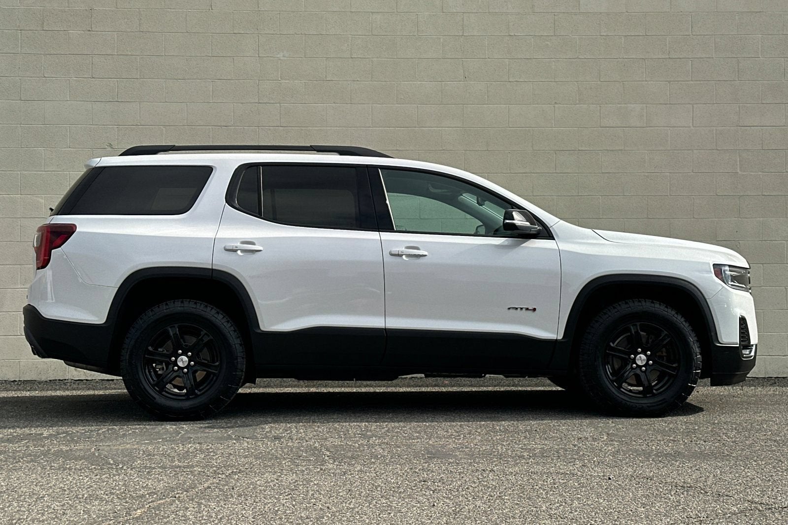 2023 GMC Acadia AT4