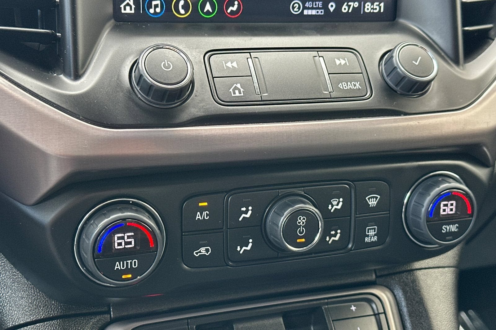 2023 GMC Acadia AT4