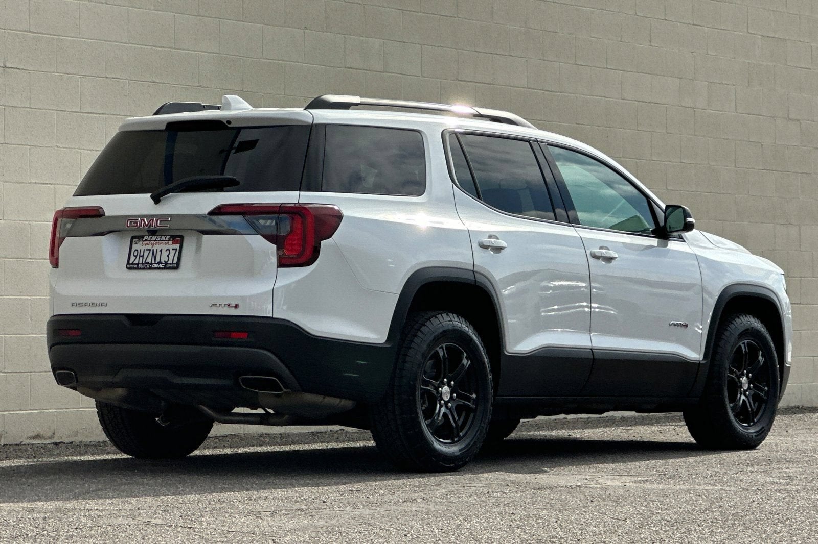 2023 GMC Acadia AT4