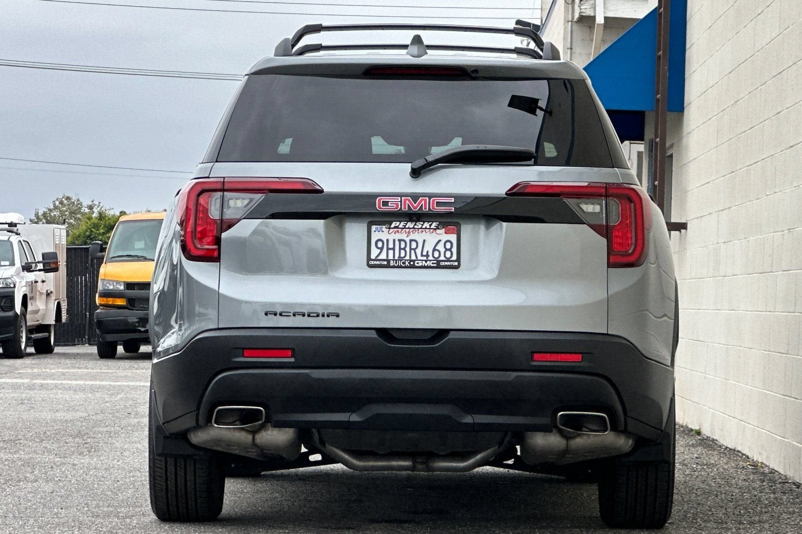 2023 GMC Acadia SLT
