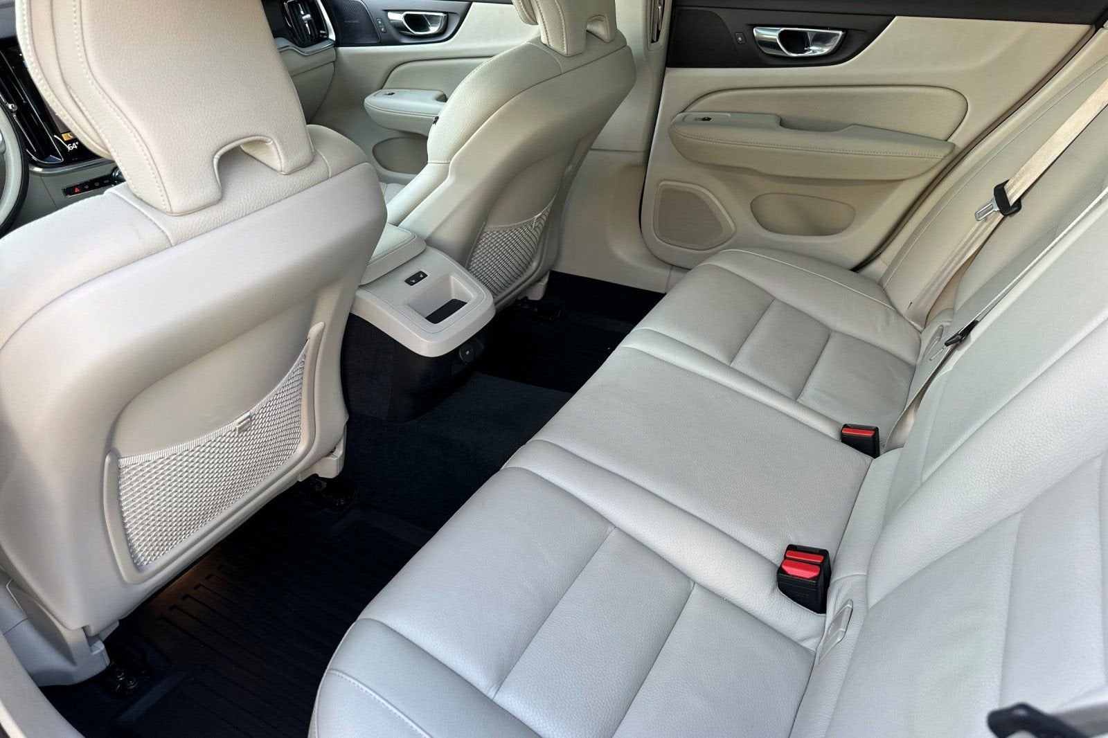 2022 Volvo V60 Cross Country NA