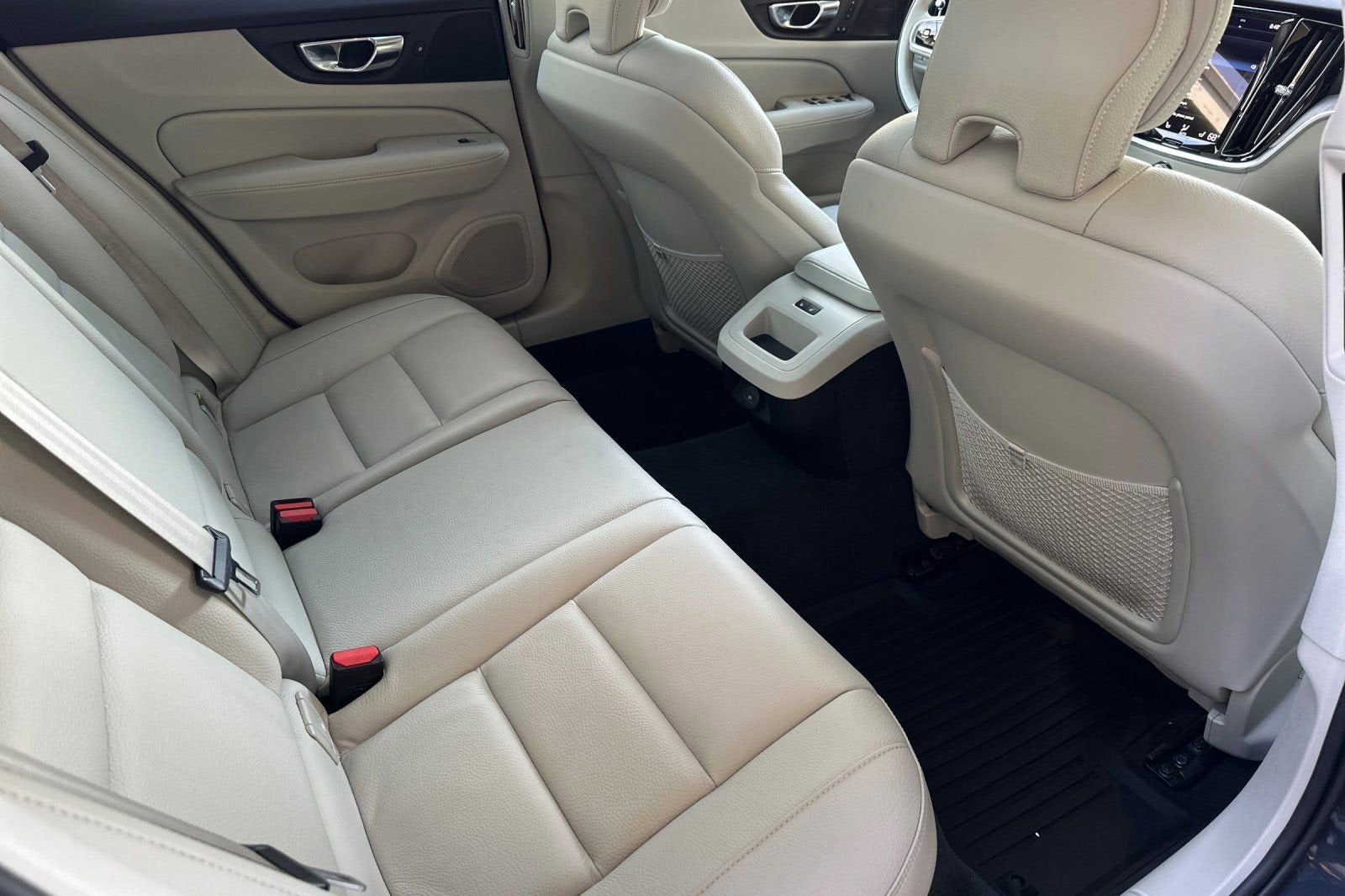 2022 Volvo V60 Cross Country NA