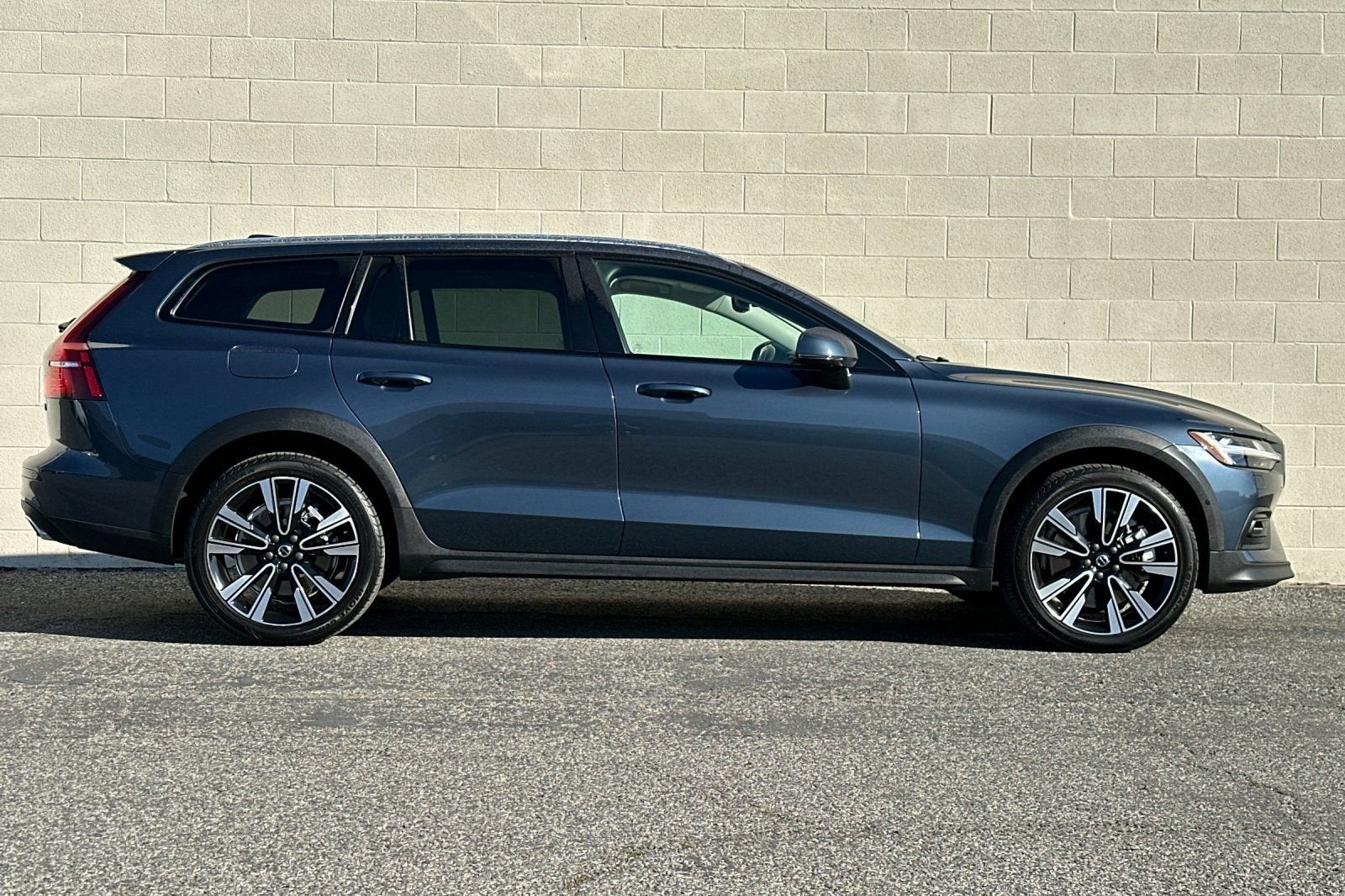 2022 Volvo V60 Cross Country NA