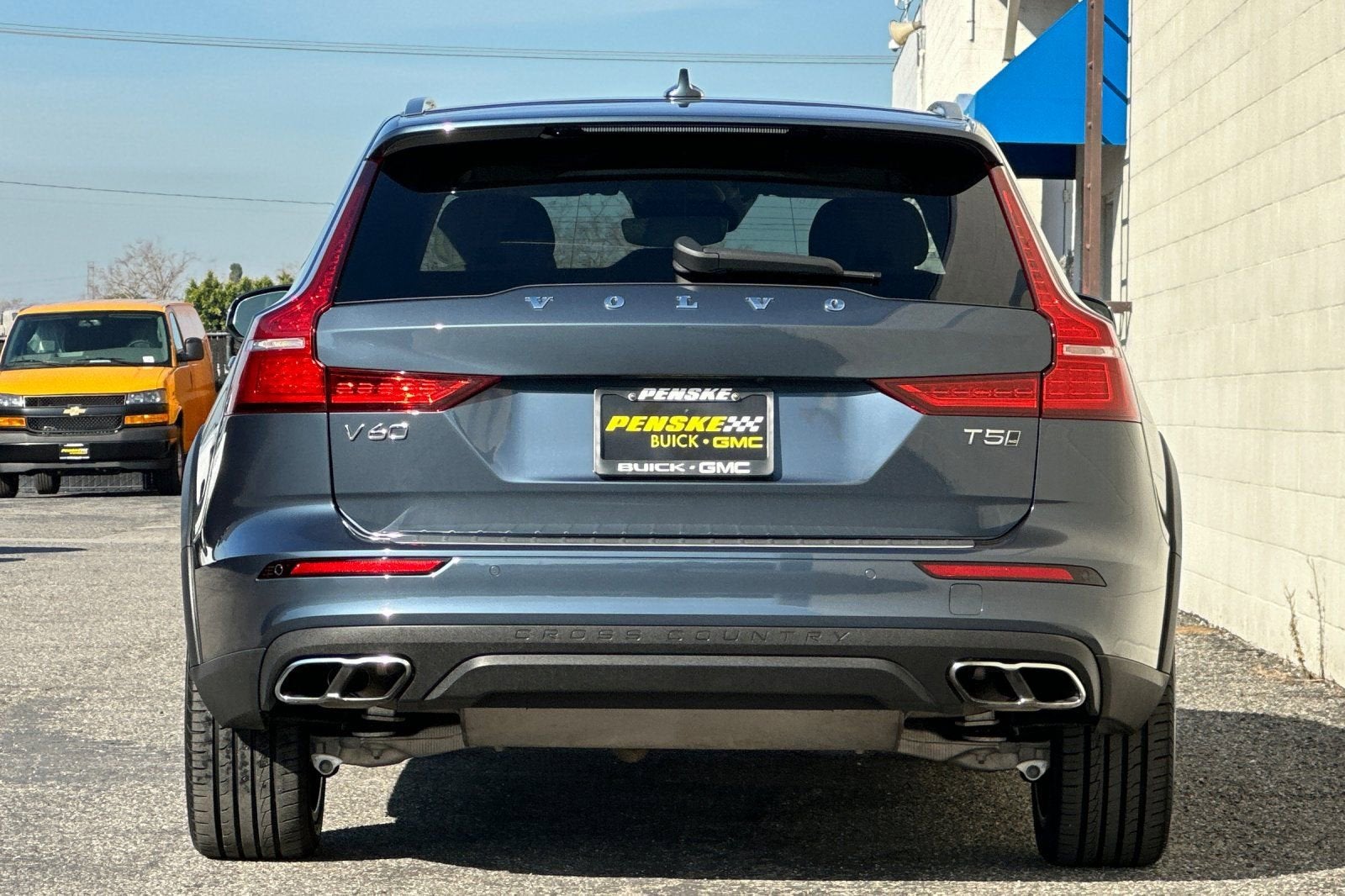 2022 Volvo V60 Cross Country NA