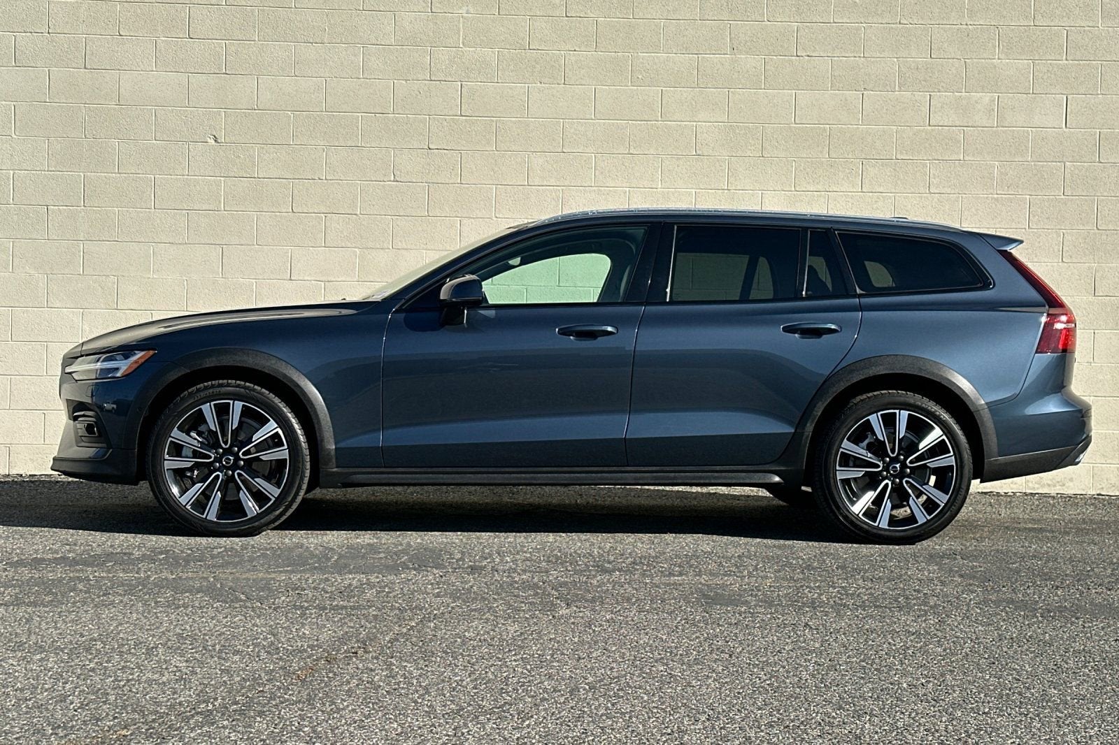 2022 Volvo V60 Cross Country NA