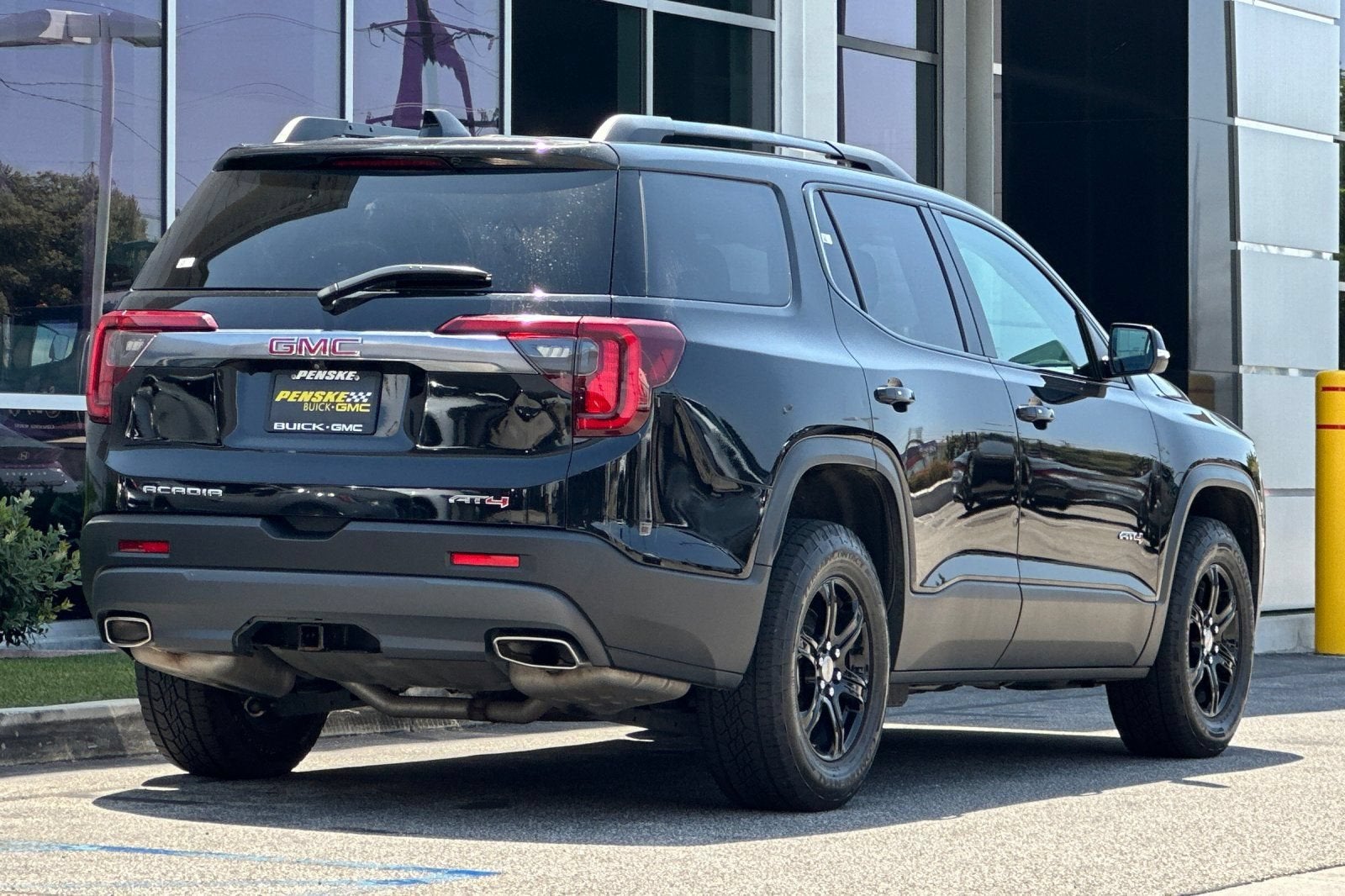 2023 GMC Acadia AT4