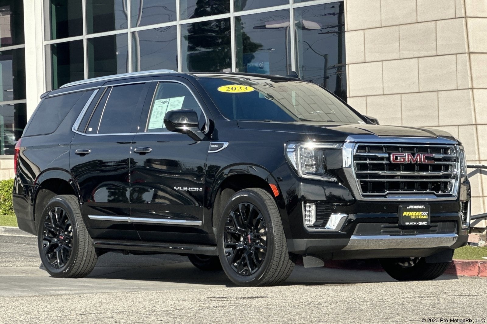 2023 GMC Yukon SLT