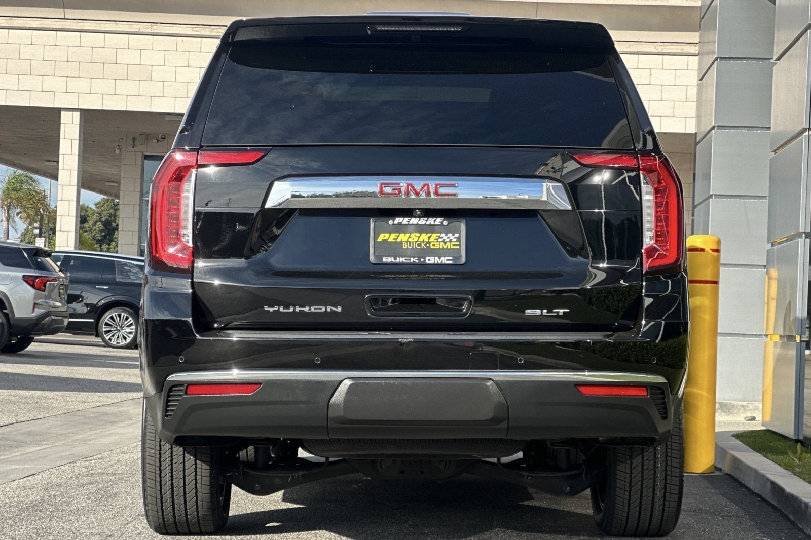 2023 GMC Yukon SLT