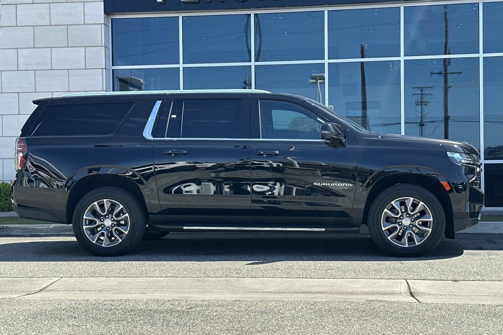 2024 Chevrolet Suburban LT