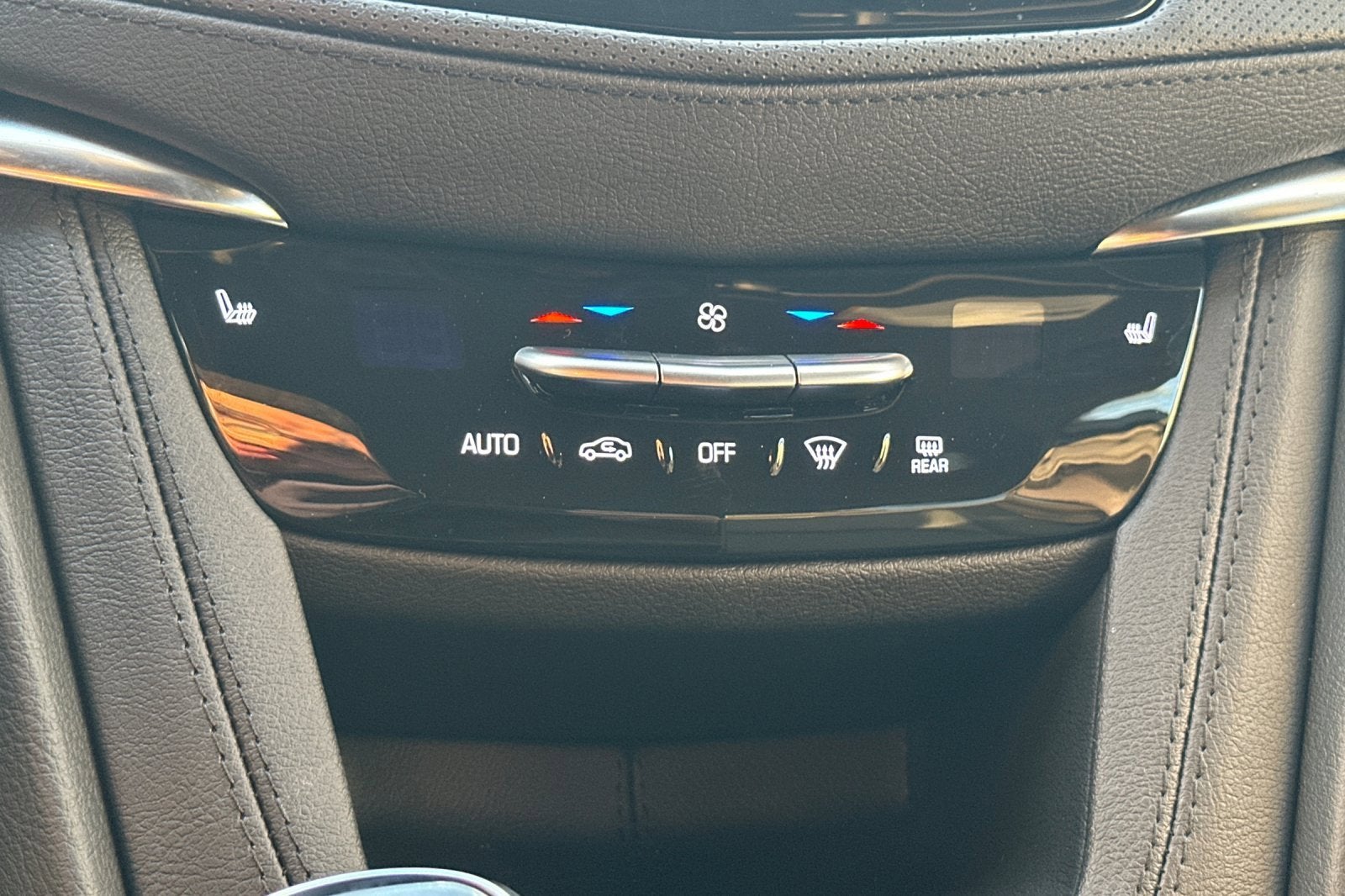 2025 Cadillac XT6 Luxury