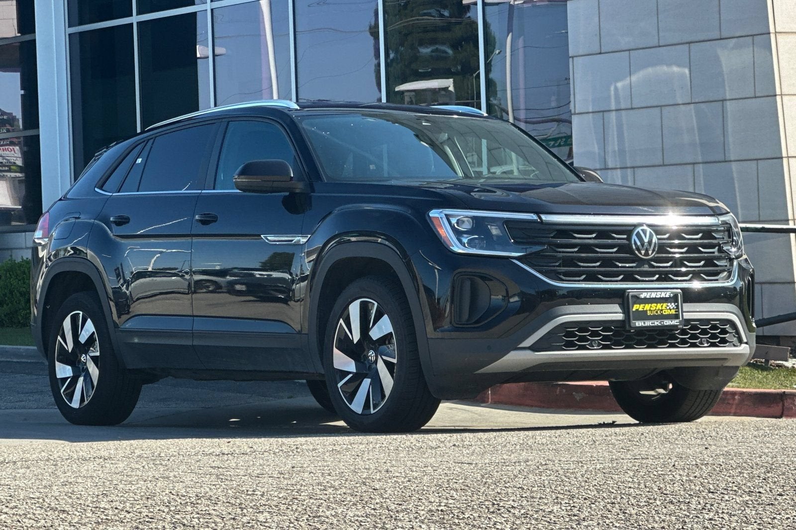 2025 Volkswagen Atlas Cross Sport 2.0T SE w/Technology