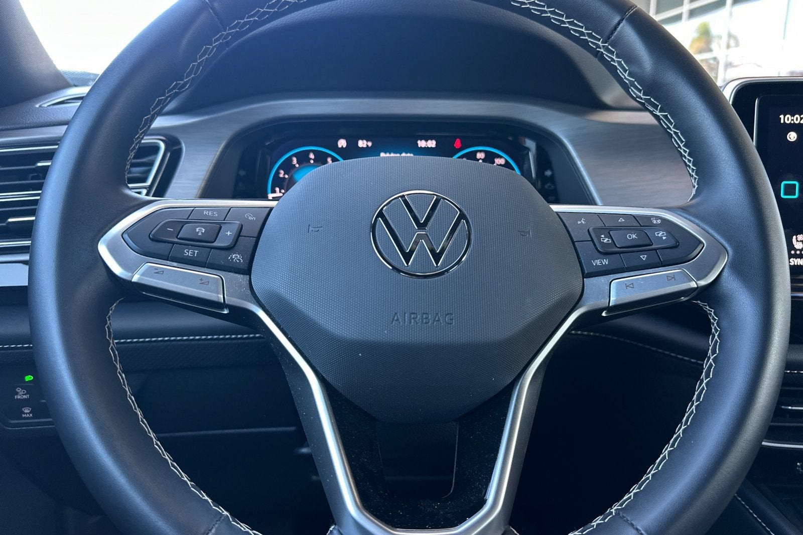 2025 Volkswagen Atlas Cross Sport 2.0T SE w/Technology