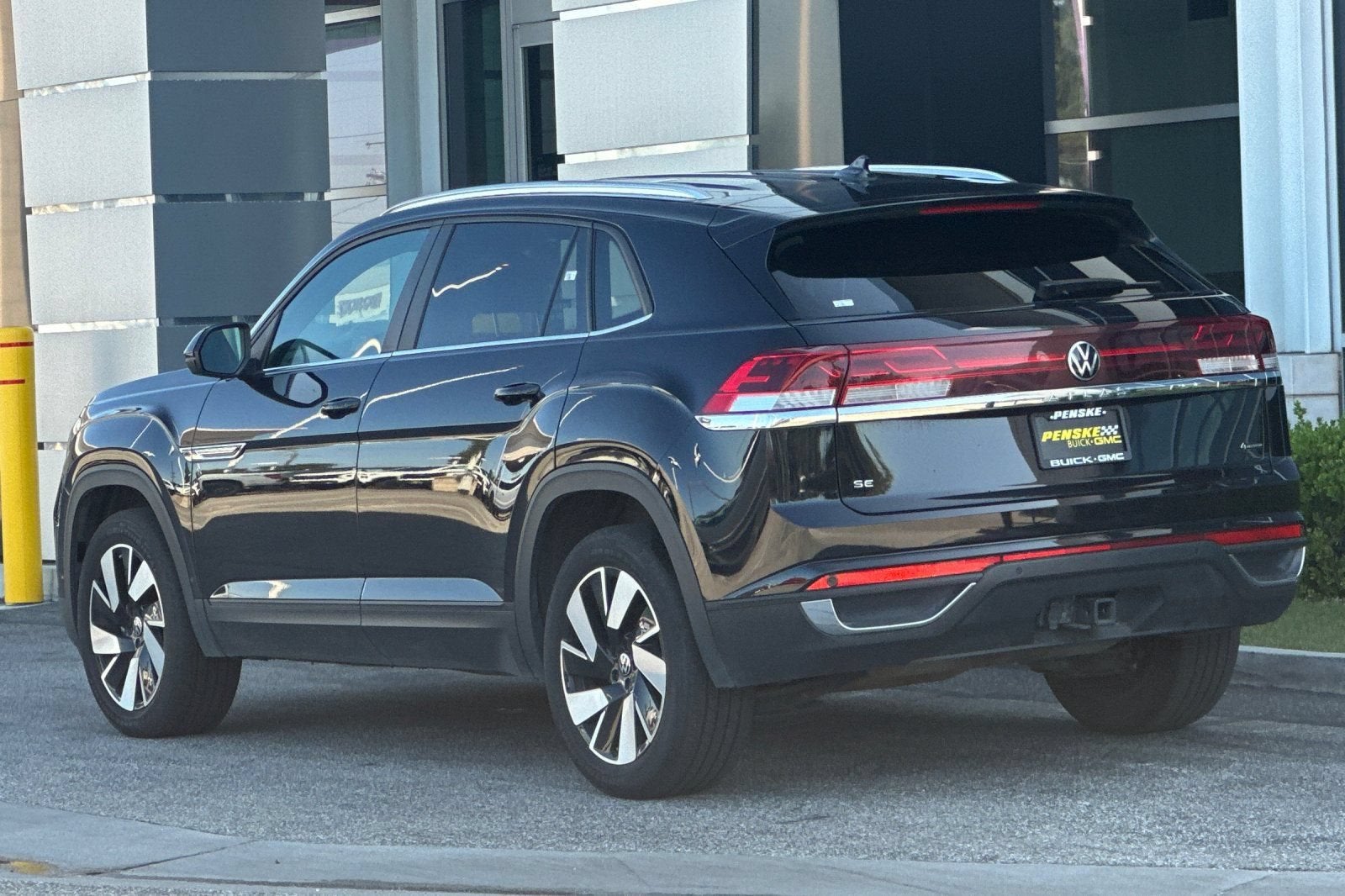 2025 Volkswagen Atlas Cross Sport 2.0T SE w/Technology