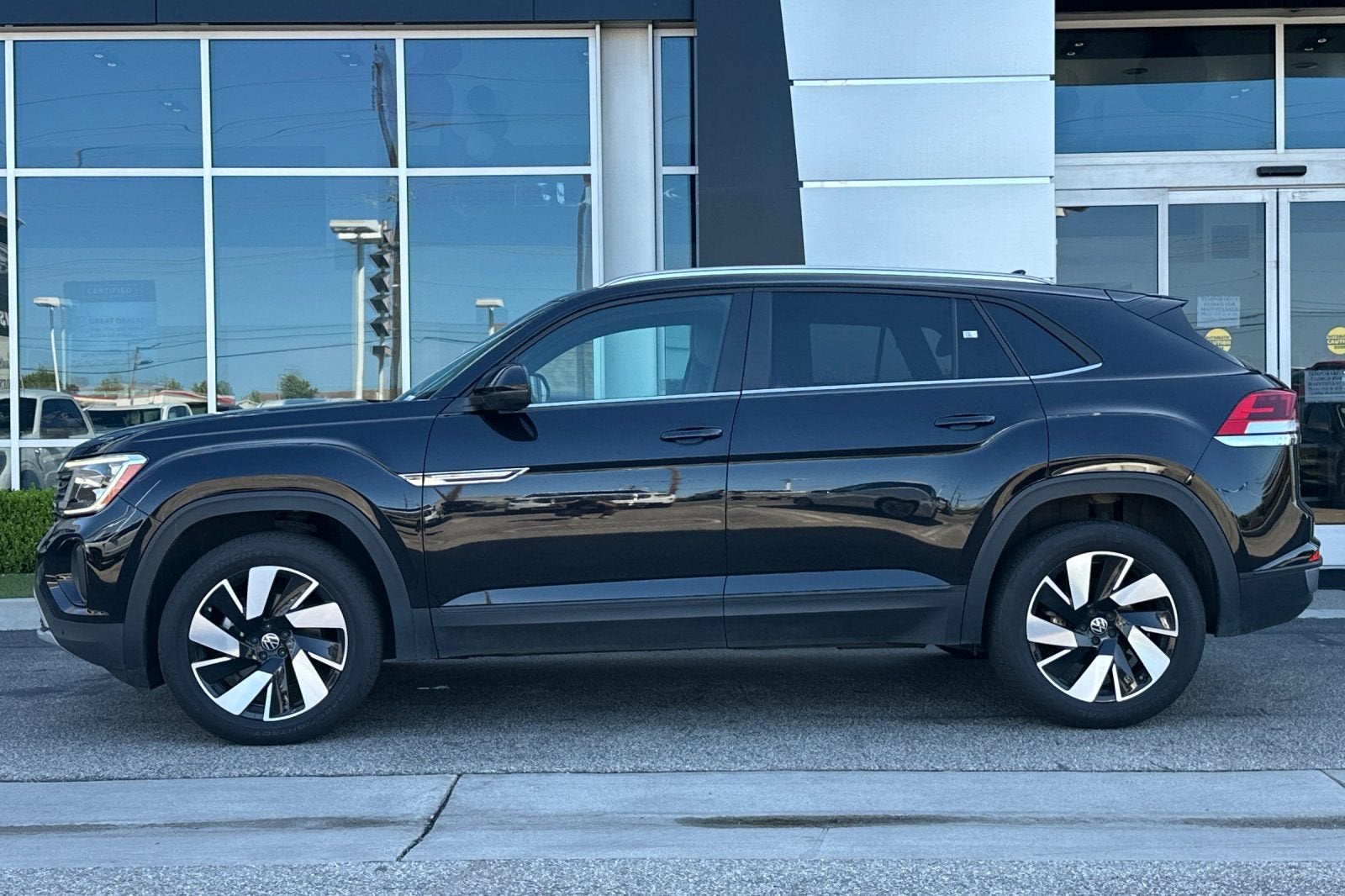 2025 Volkswagen Atlas Cross Sport 2.0T SE w/Technology