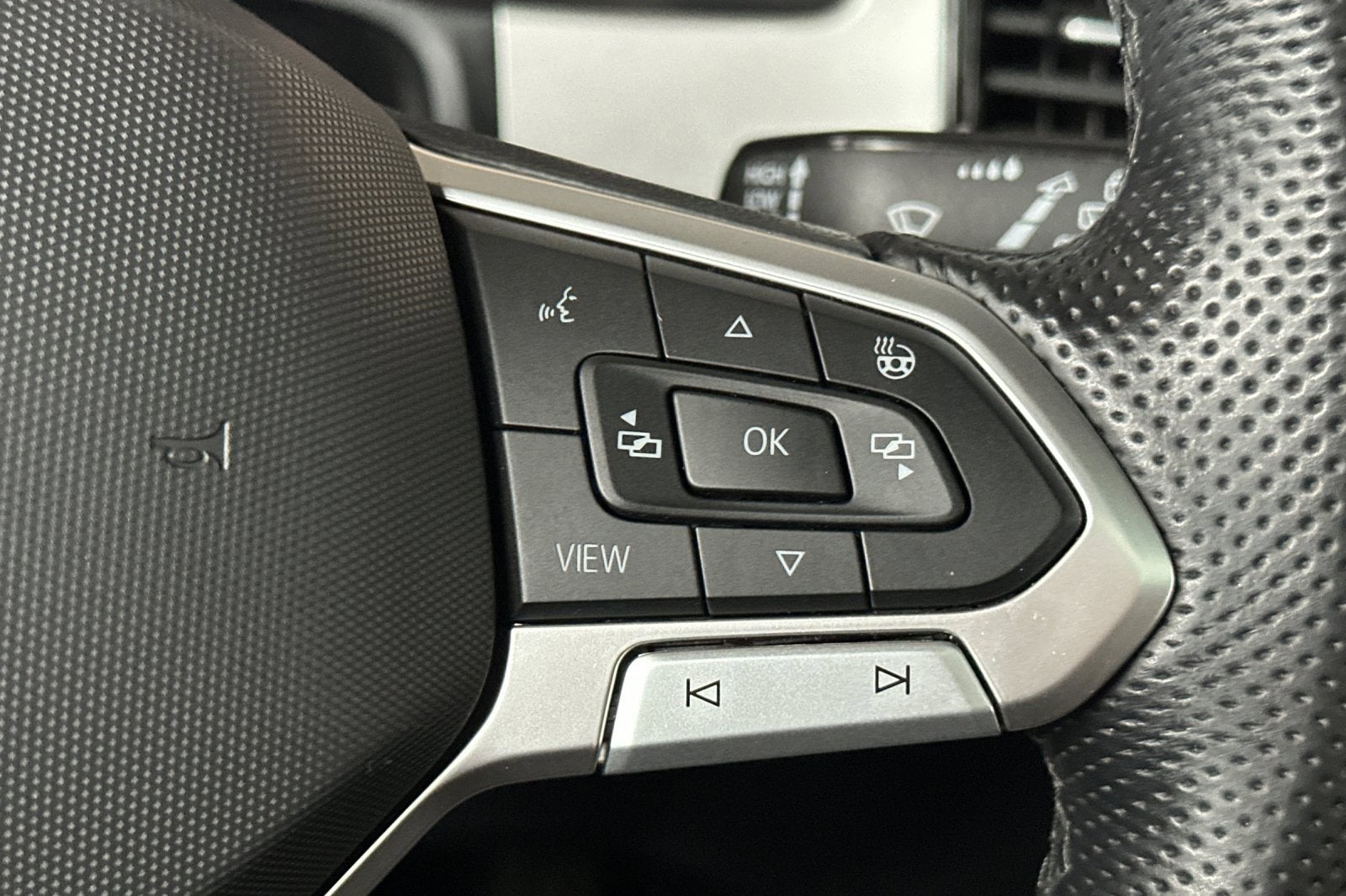 2022 Volkswagen Atlas Cross Sport 3.6L V6 SEL R-Line