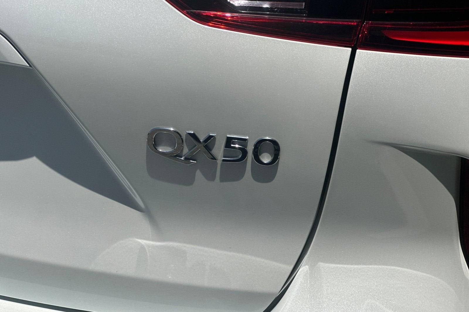 2023 INFINITI QX50 LUXE